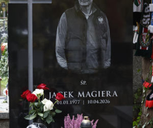 Groby Jacka Magiery i Lucjana Brychczego na Cmentarzu Wojskowym na Powązkach
