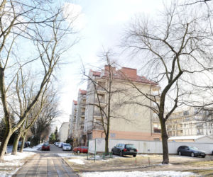 Grasują z odurzającymi maseczkami!? Mieszkańcy Pragi przerażeni. Spółdzielnia ostrzega przed zuchwałymi złodziejami