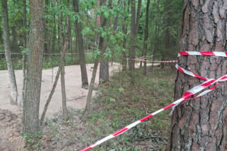 Tajemnicza maź zalała las pod Starachowicami. Policja i leśnicy badają sprawę