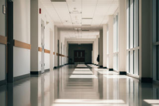 Atak nożownika na uczelni. Co ujawniono po wydarzeniach na Uniwersytecie Ekonomicznym?