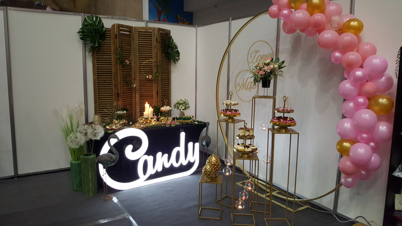 Samochody, suknie, biżuteria, torty. Ślub jak z bajki w Nowym Sączu 