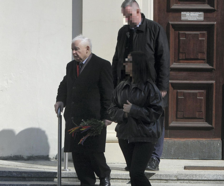 Jarosław Kaczyński szykuje się do świąt. Prezes PiS z kolorową palmą