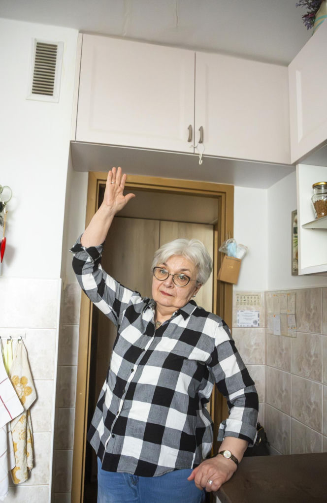 Śmieci, smród i strach na Gocławiu. Sąsiad zbieracz terroryzuje mieszkańców. "On potrzebuje pomocy"