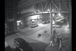Policja szuka czterech mężczyzn za pobicie pod Galerią Zabrze [WIDEO]