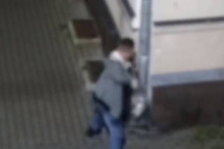 Szczecinek. Skoki na znak drogowy i walka z rynną! Wszystko się nagrało! [WIDEO]