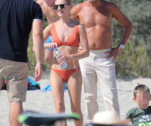Kasia Tusk w bikini na plaży z rodziną