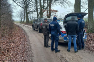 Jedno auto... dwóch pijanych kierowców. Nietypowa sytuacja podczas patrolu w powiecie kościańskim 