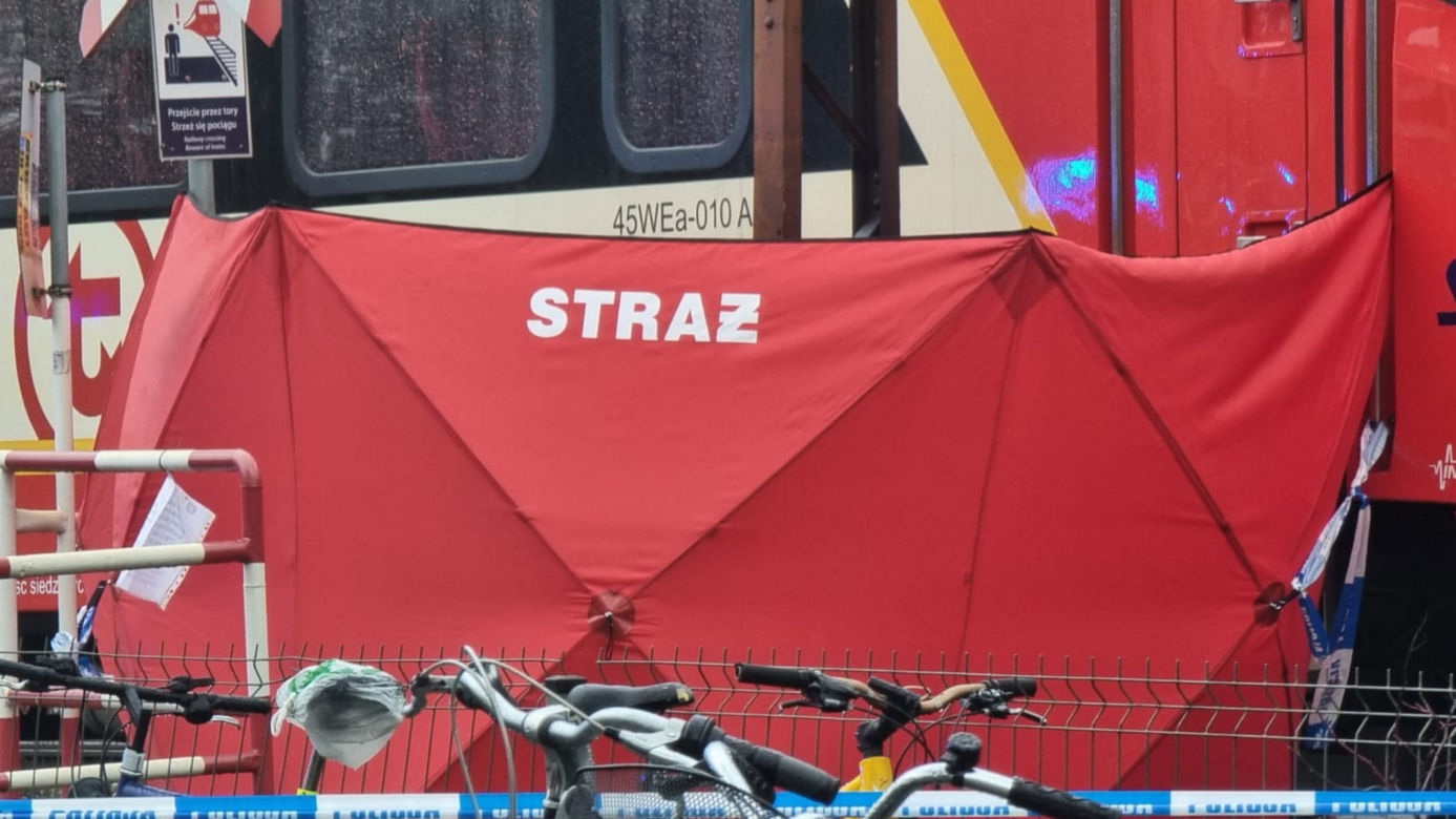 Makabra w Józefowie. Pociąg SKM zabił 14-latkę na przejściu dla pieszych!
