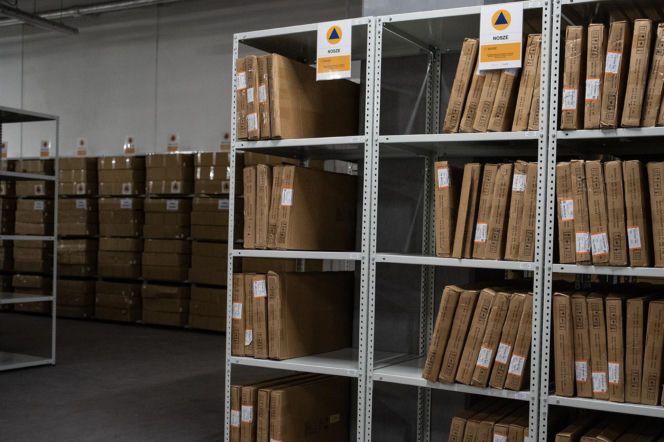 Schron powstaje w metrze. Tysiące łóżek, koców i śpiworów!