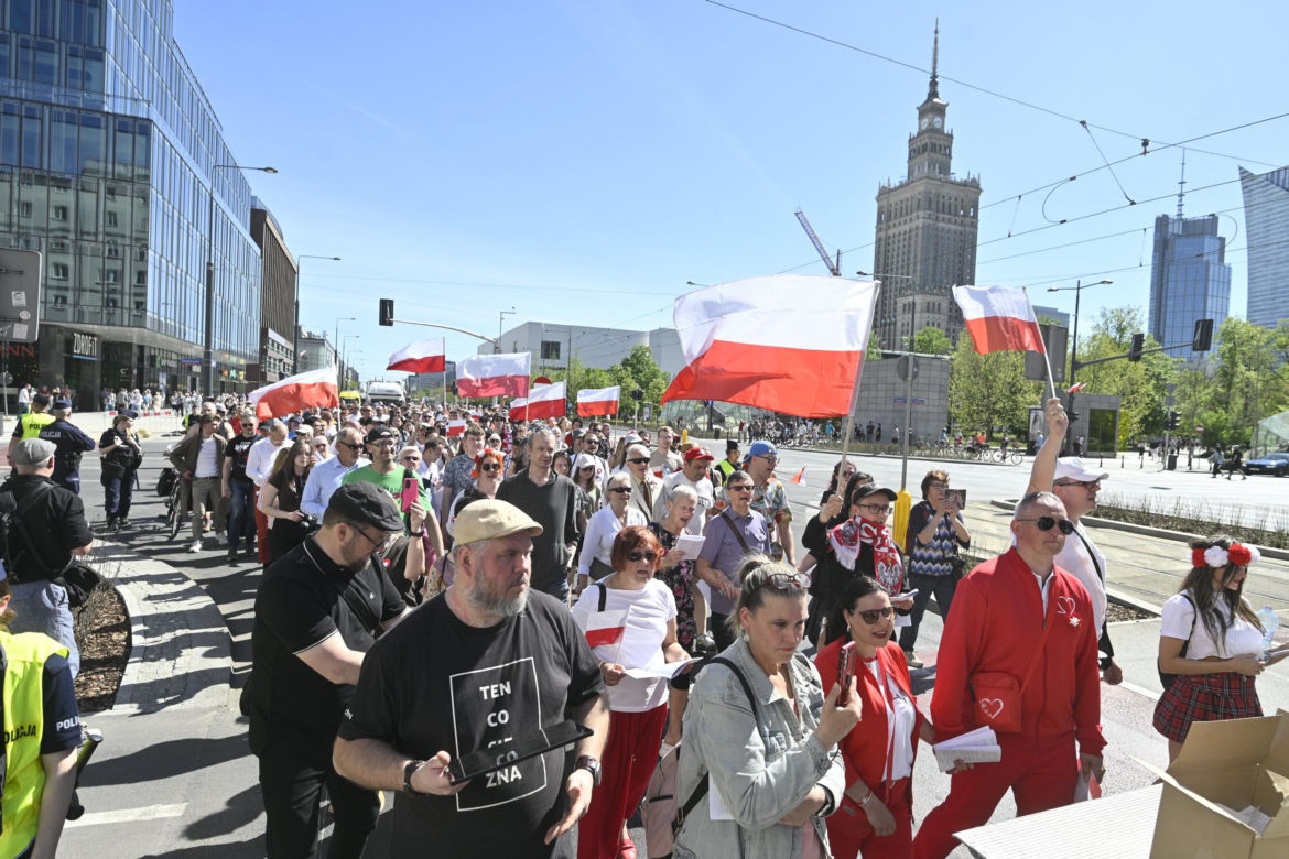 Warszawa.  Marsz Konstytucji 3 Maja
