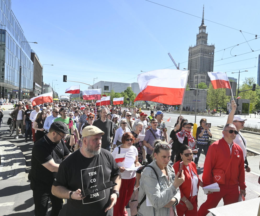 Tłumy na ulicach Warszawy. Tak stolica obchodzi Święto Konstytucji 3 Maja!