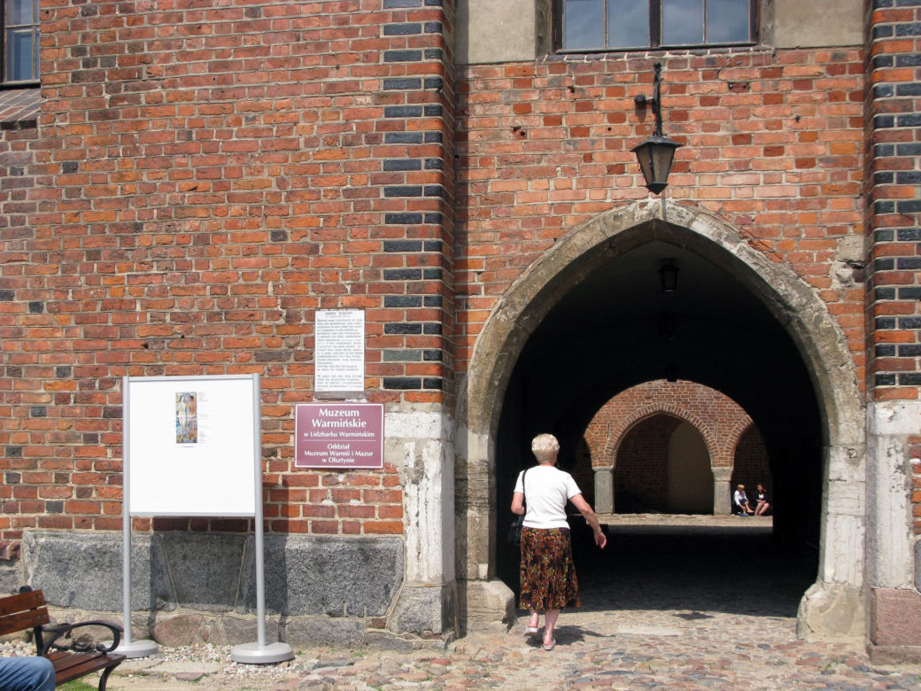   To miasto ma najładniejszy rynek w woj. warmińsko-mazurskim. Zobacz, co mówi AI