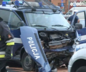 Wypadek w Kielcach - audi wjechało w radiowóz