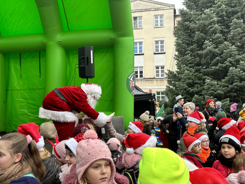 Mikołajki na Placu Wolności w Koninie
