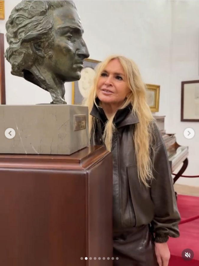 Tak nie wygląda przeciętna 69-latka! Olejnik zachwyca formą w mini