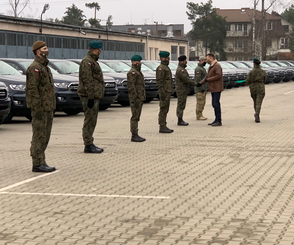 Przekazanie 100 nowych Fordów Rangerów dla wojska