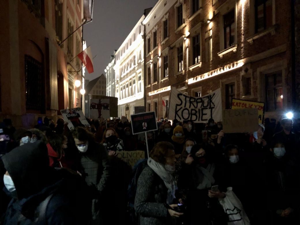 Protest przeciwko kardynałowi Stanisławowi Dziwiszowi w Krakowie