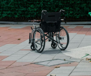 Straszna śmierć kobiety o poranku. Spadła z wózka inwalidzkiego