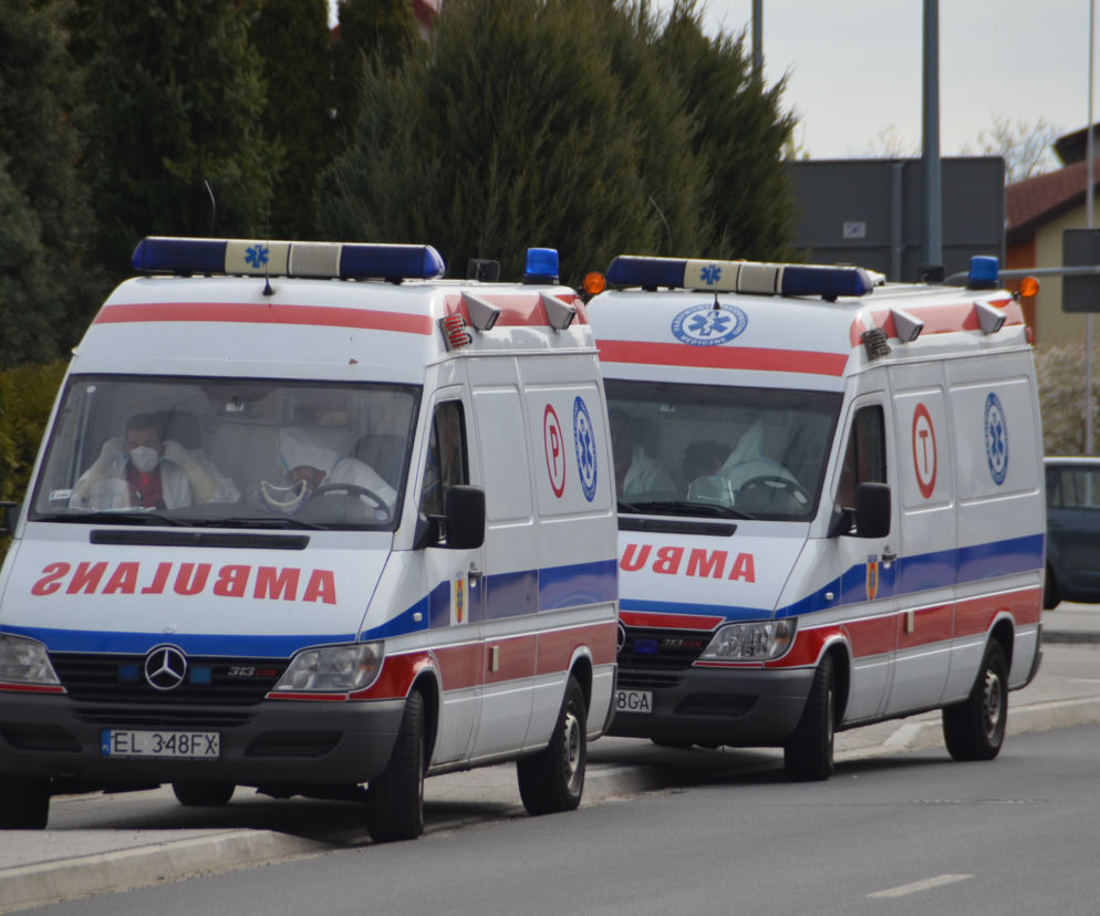 Karetki wymazowe dojeżdżają do domów pacjentów. Ile kosztuje ich praca?