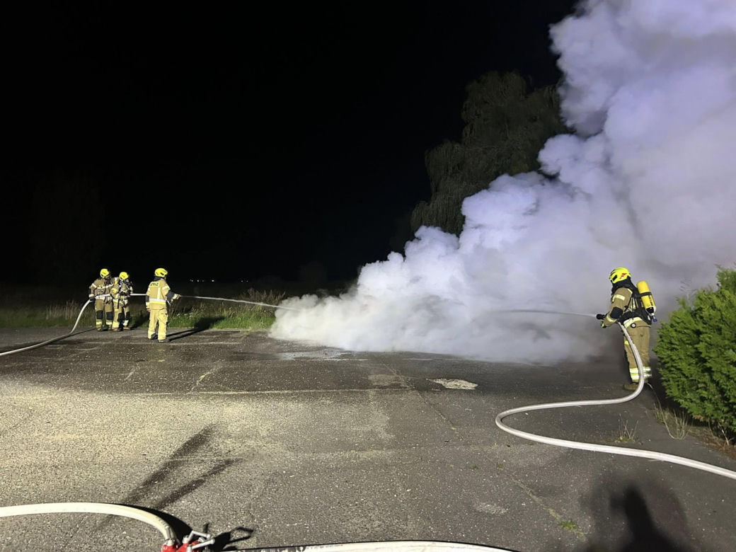 Spłonęło maserati. Nocny pożar w Lipnie koło Leszna