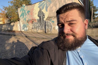 Tragiczny wypadek pod Włocławkiem. Znany ksiądz walczy o życie po zderzeniu z łosiem