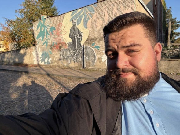 Tragiczny wypadek pod Włocławkiem. Znany ksiądz walczy o życie po zderzeniu z łosiem