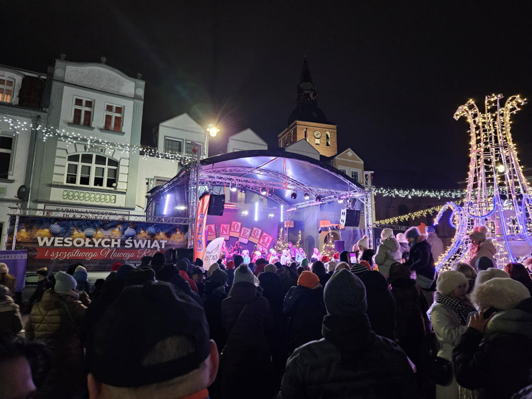 Jarmark Świąteczny w Biskupcu. Na scenie wystąpił zespół Arka Noego [ZDJĘCIA]