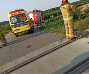 Grucele. Nie miała szans, by uciec przed pociągiem! Zignorowała znak stop i doszło do nieszczęścia [ZDJĘCIA]