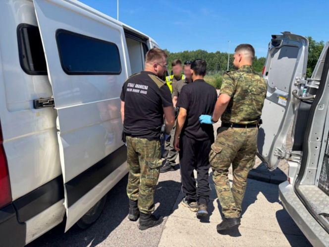 Udawał kuriera żywności, a przewoził migrantów
