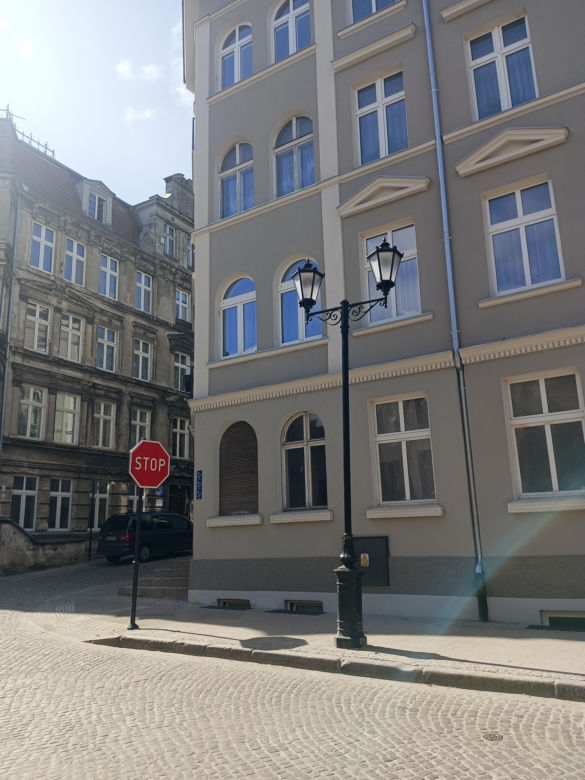 Tak zmieniła się Biskupia Górka. Zrewitalizowano kamienice. Zdjęcia przed i po 