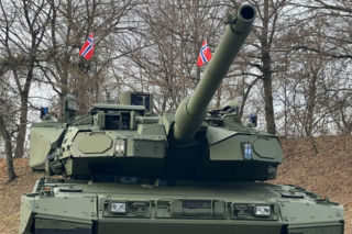 Norwegia uruchamia produkcję czołgów Leopard 2A8. W Levanger powstał nowy zakład KNDS i RITEK