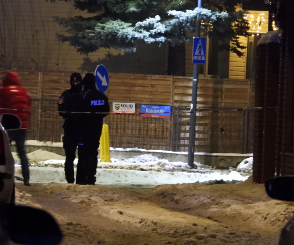 Tajemniczy atak w Ursusie. Mężczyzna raniony nożem w pośladek, sprawcy brak