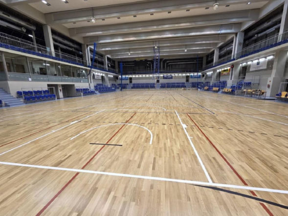 Wnętrze hali widowiskowo-sportowej przy al. Piłsudskiego w Tychach