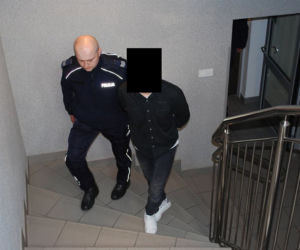 Bójka przy Złotych Tarasach: Siedem osób zatrzymanych, zarzut pobicia dla pięciu [ZDJĘCIA]