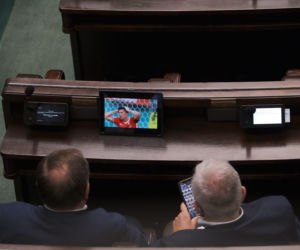 Podczas posiedzenia Sejmu posłowie oglądali mecz Polska - Szwecja