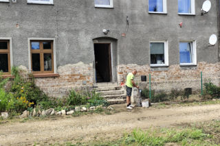 Głuchołazy dzień po nawałnicy. Mieszkańcy wściekli: To, co podają w TV to lipa!