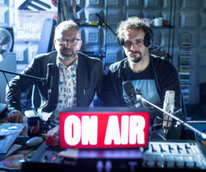 Strażacy odc. 9. Dario (Michał Żurawski), szef stacji radiowej (Piotr Metz)