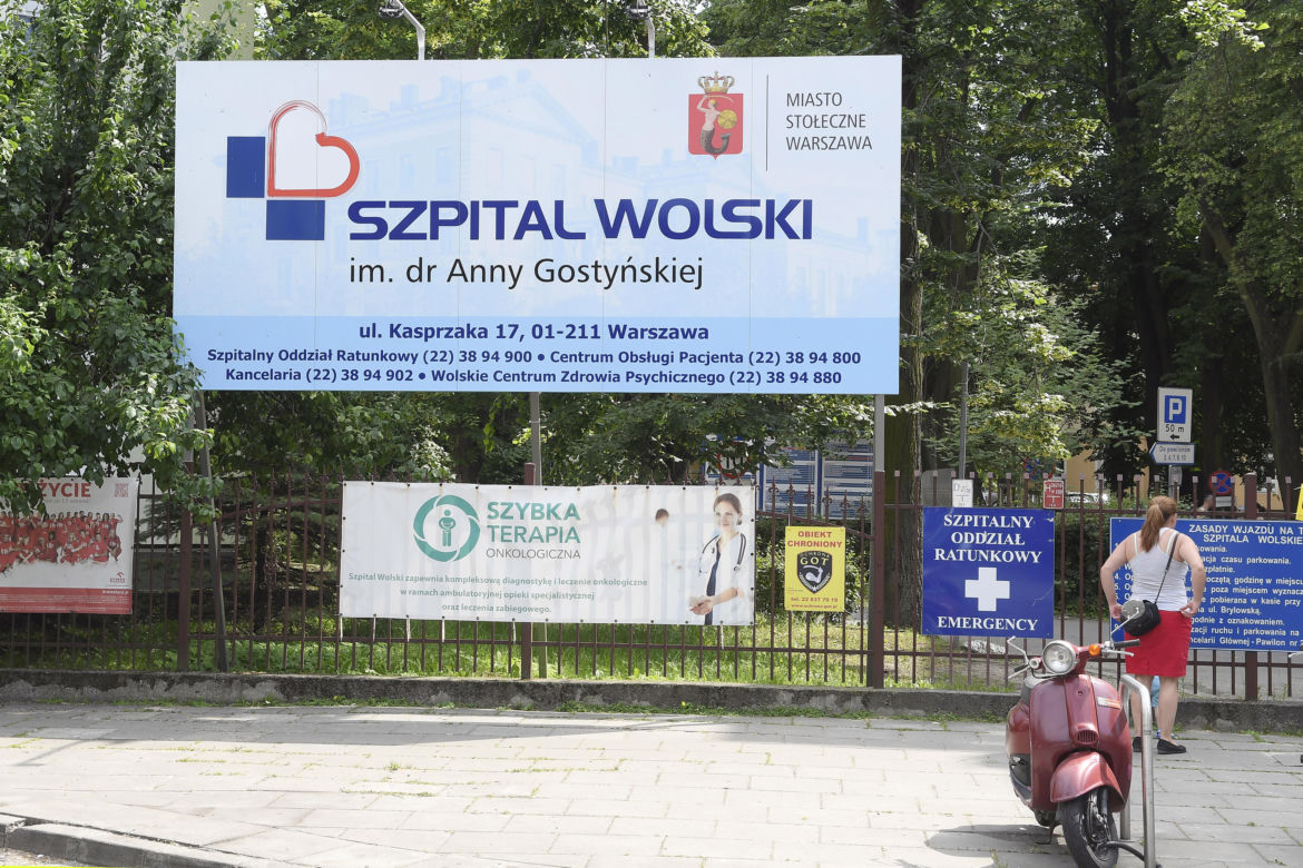 Wypisali emeryta o północy ze szpitala