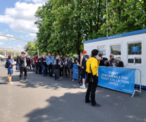 Długie kolejki i tłum fanów przed koncertem Metaliki