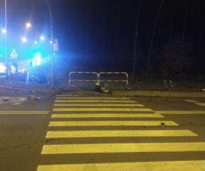 Wypadek na trasie Olkusz-Witeradow. Silnik wyleciał z auta! [ZDJĘCIA]