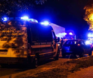 Tragedia w Zabrzu. Pieszy został potrącony przez ciężarowkę, gdy przebiegał przez ulicę koło przystanku [ZDJĘCIA]