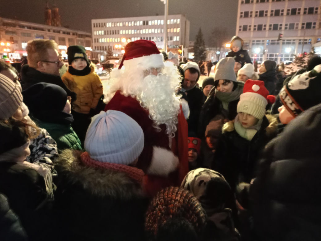 W rozświetleniu choinki miejskiej w Siedlcach wzięły udział setki mieszkańców