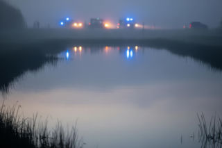 Samochód wpadł do stawu w Bestwinie. Co działo się przed tragedią?