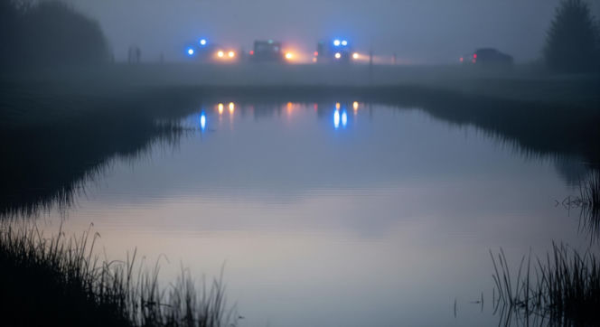Samochód wpadł do stawu w Bestwinie. Co działo się przed tragedią?