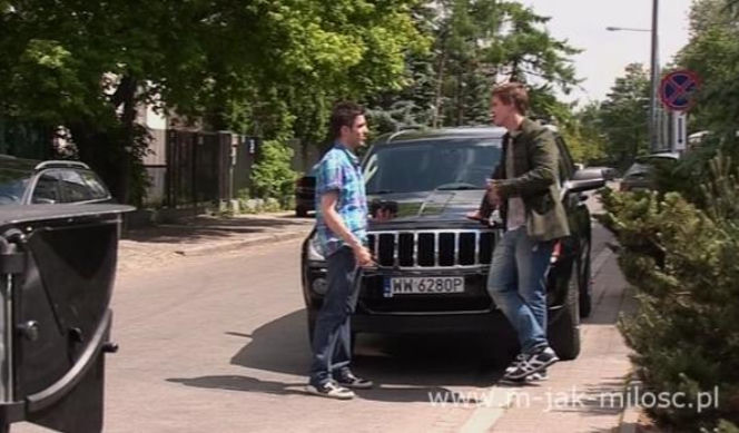M jak MIŁOŚĆ, odc. 943. Robert (Paweł Góralski) i Marcin (Mikołaj Roznerski)