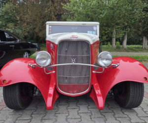 Prawdziwe motoryzacyjne perełki pod Torbydem! Bydgoskie Klasyki Nocą znów zachwyciły