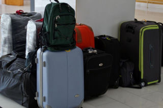 Polska walizka hitem sieci! Zobacz, co znalazł w niej znany youtuber