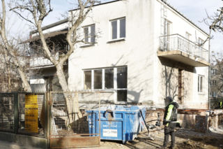 Wiercą Kaczyńskiemu za ścianą