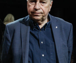 Jerzy Stuhr zaczął mówić i stawia pierwsze kroki