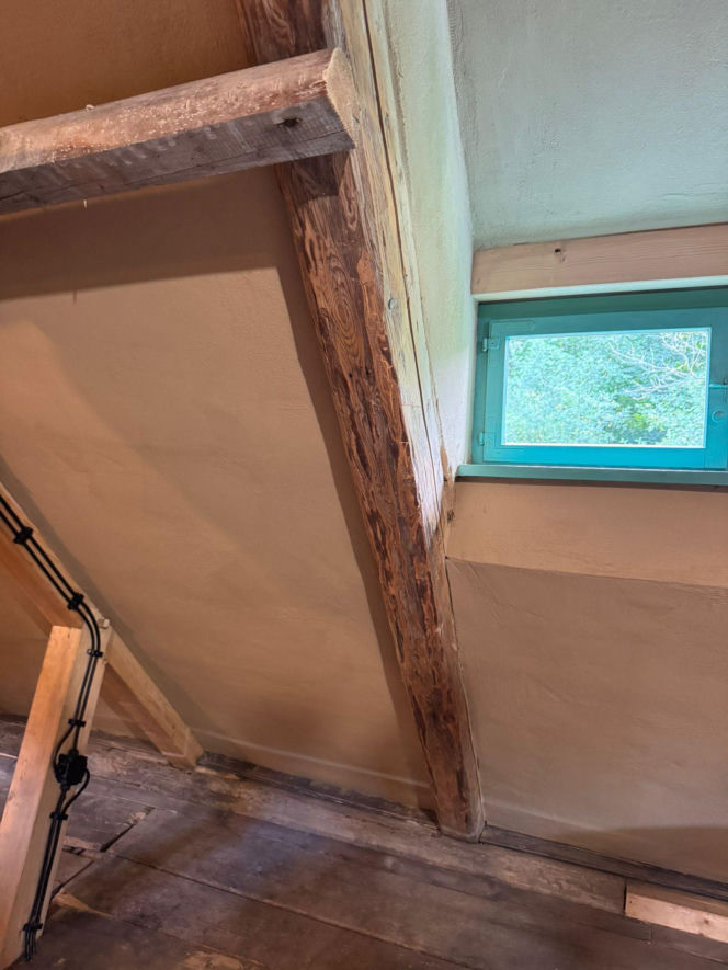 Płyty gliniano-konopne w zabudowie wnętrz